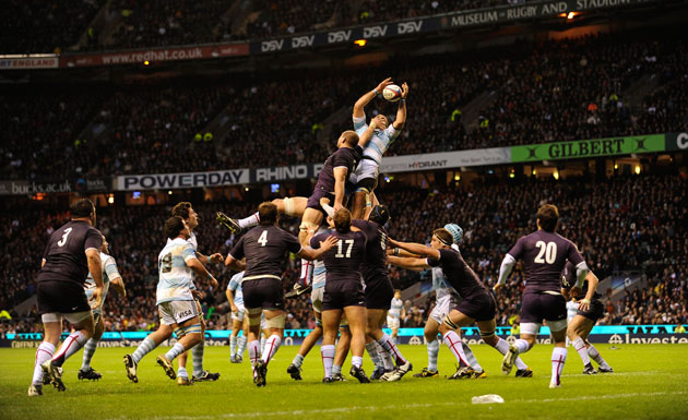 England v Argentina: Argentina win a lineout