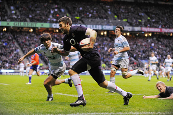 England v Argentina: Moody passes to Banahan