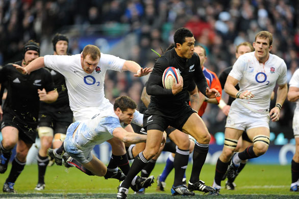 England v All Blacks: Mils Muliaina evades tackles from Payne and Hipkiss