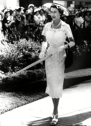 Queen Elizabeth Iis Fashion Through The Decades Fashion The Guardian
