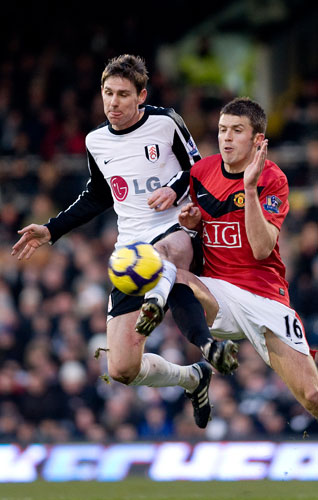 Fulham v Manchester Utd: Zoltan Gera gets to the ball before Michael Carrick