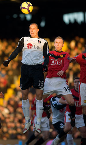 Fulham v Manchester Utd: Bobby Zamora rises up ahead of Ritchie De Laet to win a header at a corner