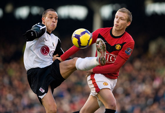 Fulham v Manchester Utd: Zamora beats Ritchie De Laet to the ball