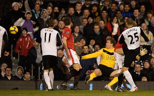 Fulham v Manchester Utd: Zamora scores Fulham's second