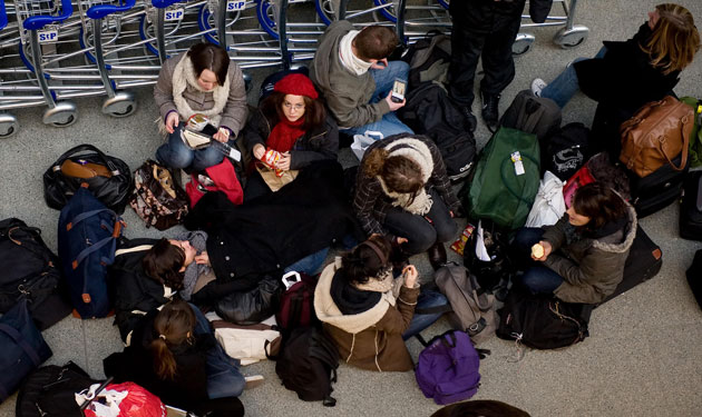 Eurostar delays: Passengers wait with their luggage as further disruption affects Eurostar