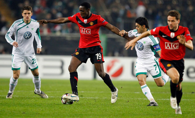 United & Chelsea: Welbeck of Manchester United and Josue of VfL Wolfsburg