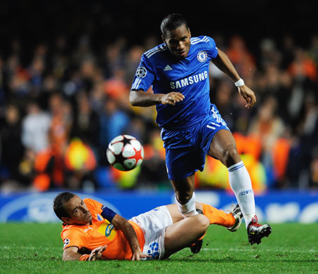 utd v chelsea: Drogba goes past Mihail