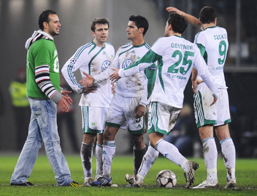 Man Utd & Chelsea: A disgruntled Wolfsburg fan lets the players know his feelings