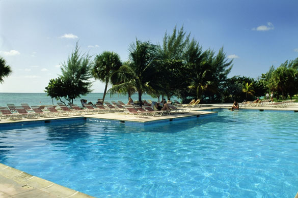 Costa Brava or Bahamas?: The swimming pool at Lucayan Beach Resort, Freeport, Bahamas