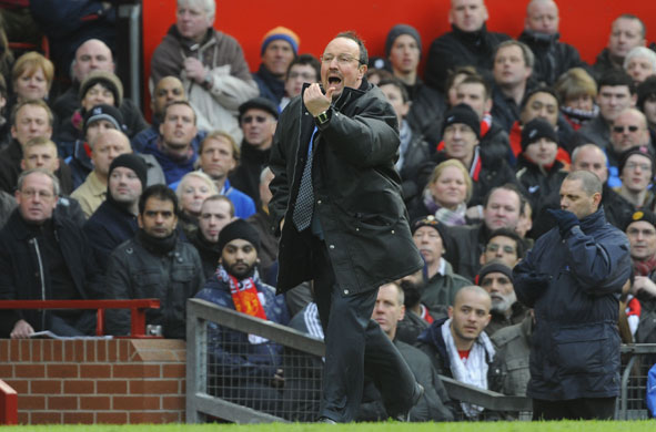Man Utd v Liverpool: Rafael Benitez shouts instructions to his team