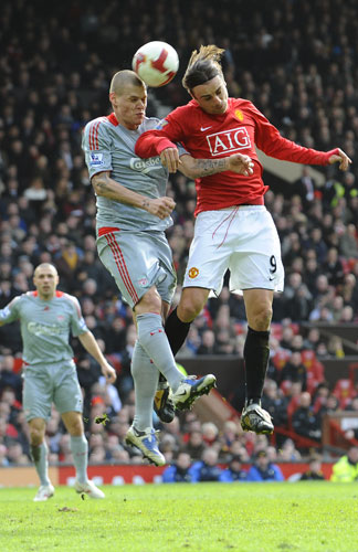 Man Utd v Liverpool: Skrtel and Berbatov go up for a header