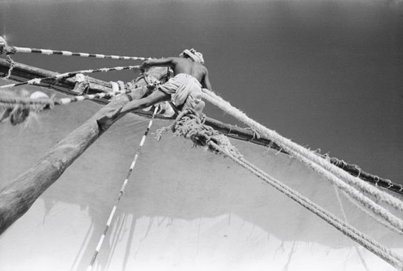 Alan Villiers: Man up aloft on the Sheikh Mansur 1938 by Alan Villiers