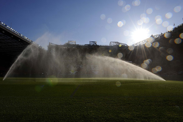 Man Utd v Arsenal: Watering the pitch
