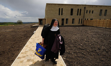 Nuns-move-from-Stanbrook--001.jpg