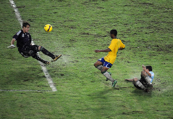 Replacements for Ronaldo: Brazilian Douglas Costa