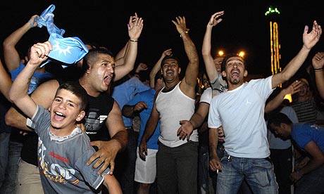 lebanons ruling coalition hangs on to power