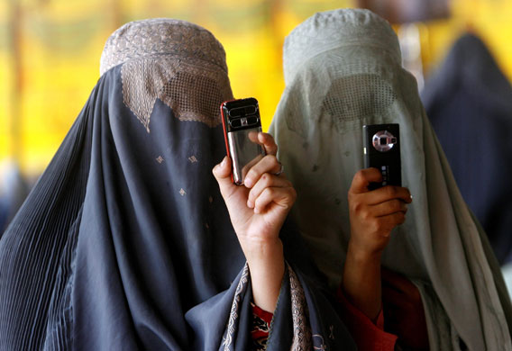 http://static.guim.co.uk/sys-images/Guardian/Pix/pictures/2009/8/18/1250611357525/Afghan-women-take-picture-014.jpg