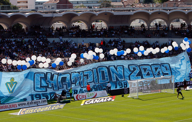 1 champ league draw: Bordeaux fans hold a banner that reads 'Champion 2009' 