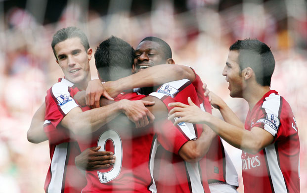 1 champ league draw: Abou Diaby celebrates scoring with Van Persie, Eduardo and Cesc Fabregas 