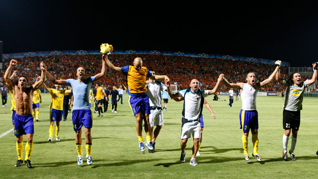 3 champ league draw: Apoel Nicosia players celebrate their victory against FC Copenhagen