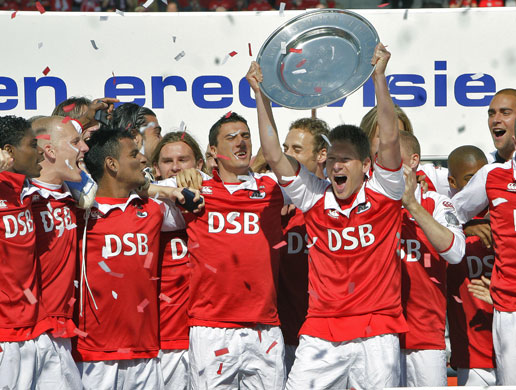 3 champ league draw: AZ Alkmaar players celebrate winning the championship