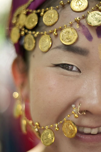 notting: A dancer in the parade