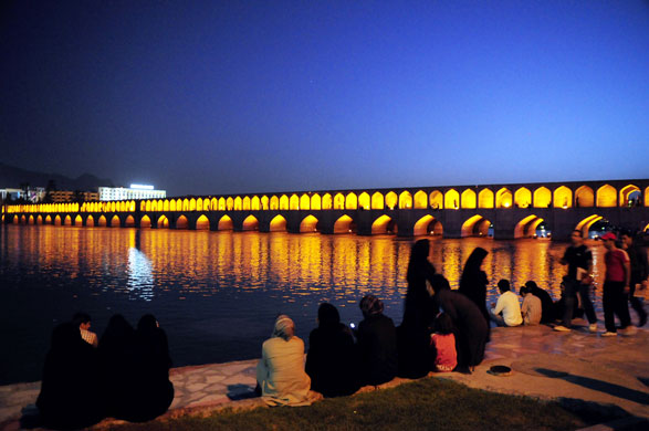 Iran: Si-o-Seh bridge in Esfahan, Iran