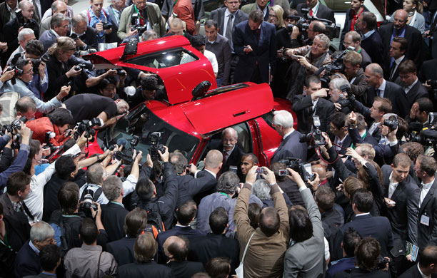 Frankfurt motor show: Dieter Zetsche presents the new Mercedes SLS AMG to photographers 