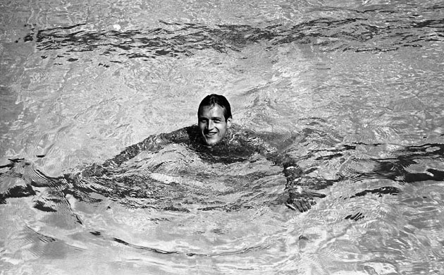 Paul Newman: Paul Newman swimming