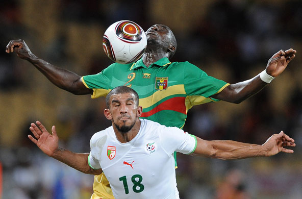 24sport: Ousmane Berthe of Mali climbs above Hameur Bouazza of Algeria