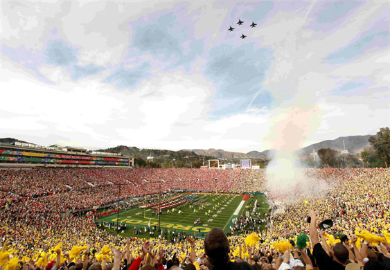 24sport: F-18 Super Hornets fly over the stadium before the 96th Rose Bowl Game 
