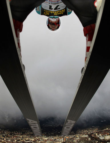 24sport: Wolfgang Loitzl during practice for the 4-hills ski jump tournament