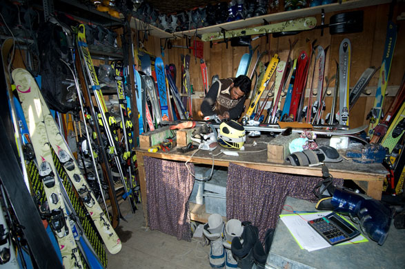 Kashmir: Skiing in Kashmir