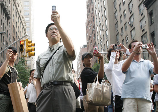 Rise of the camera-phone: New Yorkers capture an explosion at Lexington Avenue and 41st St