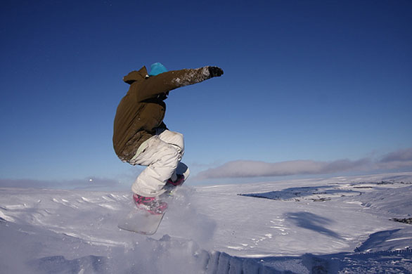UK skiing: Snowboarding in Northumberland