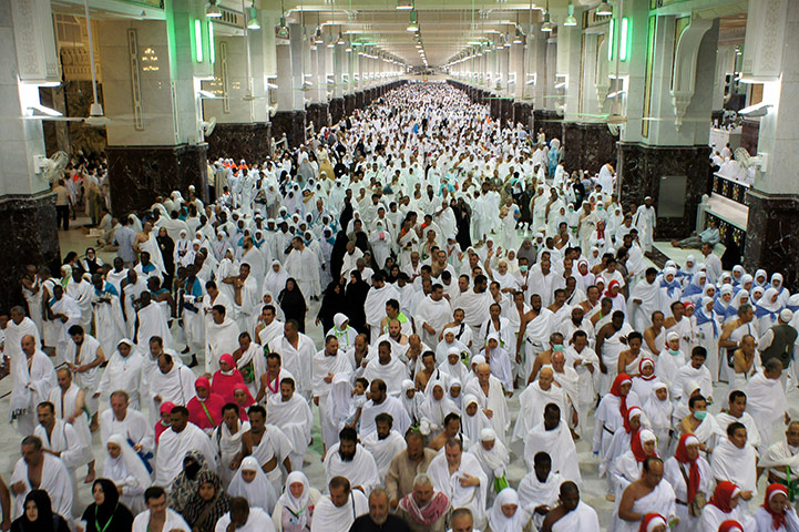 Hajj In Mecca: Muslim pligrims walk between Marwa and S