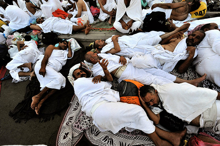 Hajj, Saudi Araba: A pilgrims rest along a road 