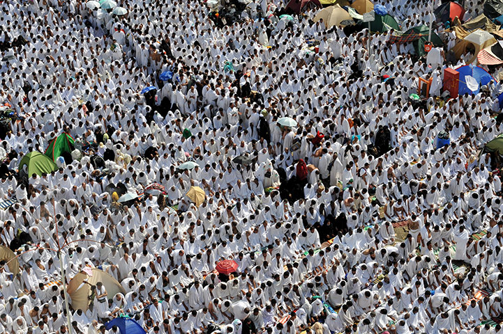 Hajj in Mecca: Muslim pilgrims pray at Namirah Mosque in Arafat