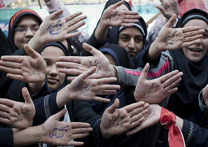 Iranian-women-and-schoolg-015.jpg