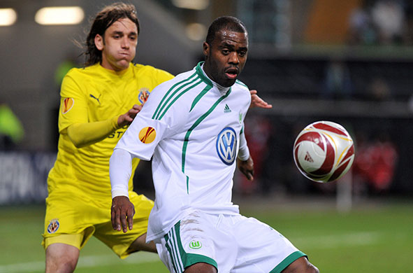 Europa League: Wolfsburg's Grafite shields the ball from Villareal's Gonzalo Rodriguez