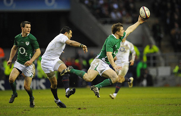 England v Ireland: Brian O'Driscoll catches a through ball ahead of Riki Flutey 