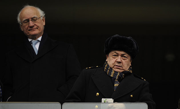 Chelsea v : Chelsea chairman looks disapprovingly at David Sullivan