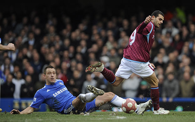 Chelsea v : John Terry tackles Ilan