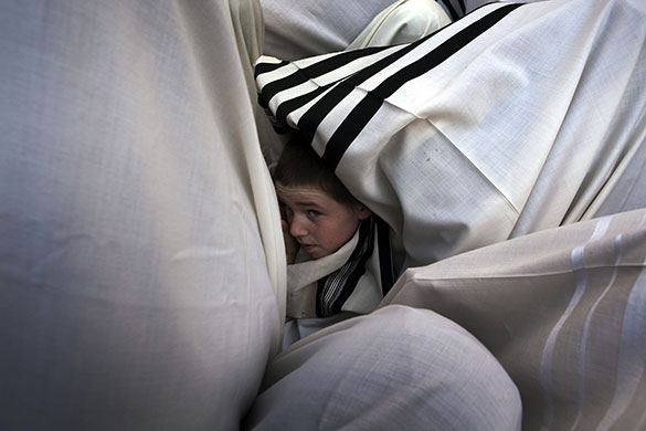 24 hours in pictures: Cohanim prayer for passover in Jerusalem