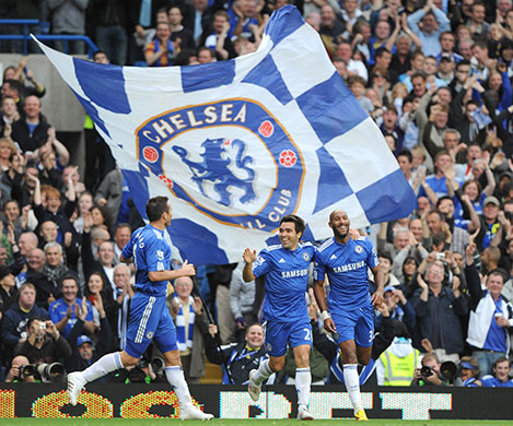Title race gallery: Chelsea celebrate after Deco scores against Liverpool