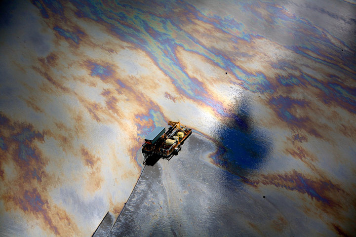 Tarnished Earth : Exhibition on the tar sands devastating pollution in Alberta, Canada