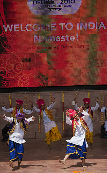Indian-performers-dance-d-001.jpg