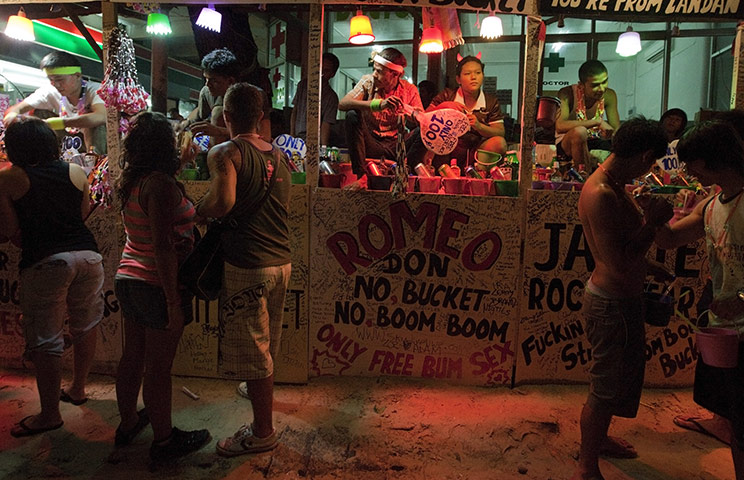 Gap Year: The Full Moon party in Koh Phangan, Thailand