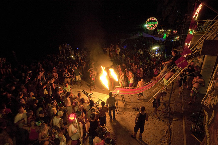 Gap Year: The Full Moon party in Koh Phangan, Thailand