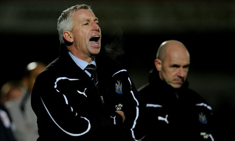 Alan Pardew and Steve Stone overlook Newcastle United